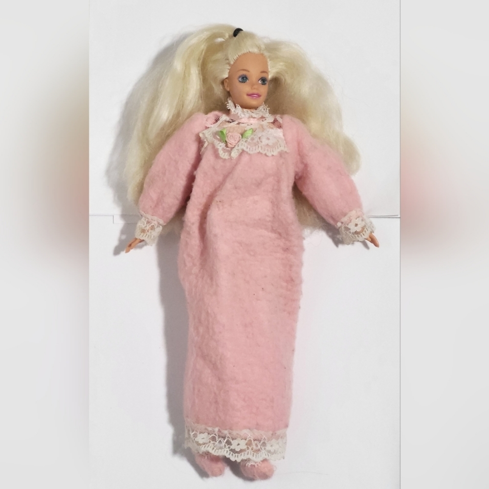 Vintage 1993 Bedtime Barbie - Picture 2 of 8